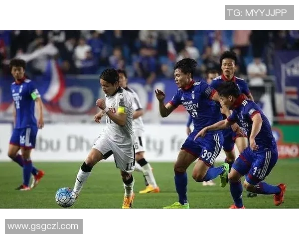 广州足球队防守策略解析及其在联赛中的影响与挑战 广州足球队防守策略解析及其在联赛中的影响与挑战